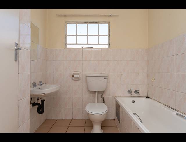 2 BEDROOM SIMPLEX FOR SALE IN LINMEYER